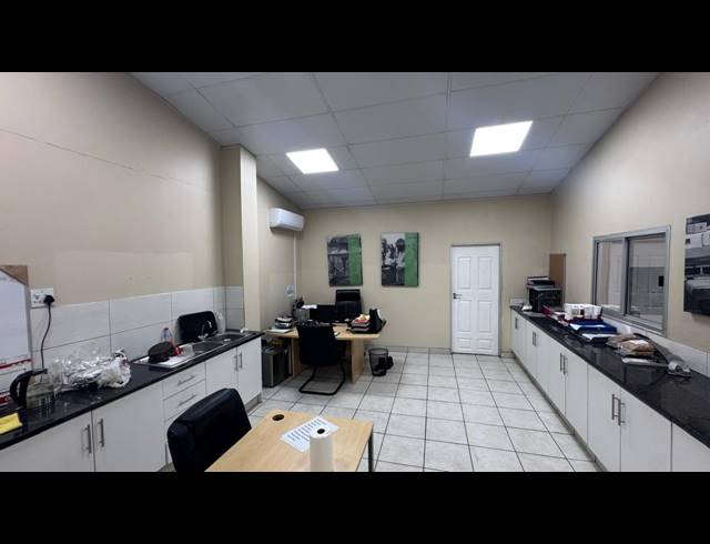 2,600M² WAREHOUSE FOR SALE IN WYNBERG